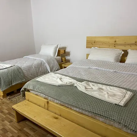 Hostal Ardjon House *