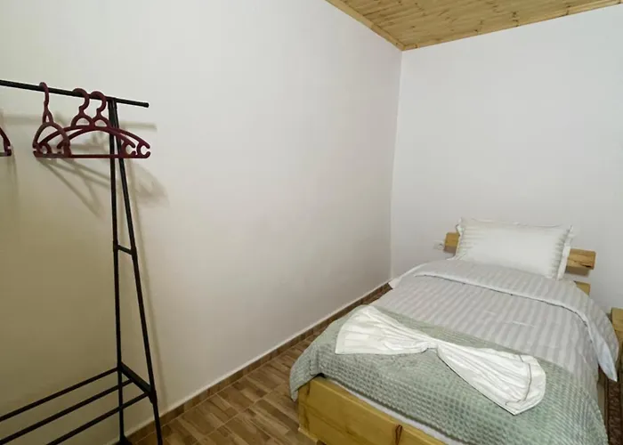 Hostel Ardjon House *